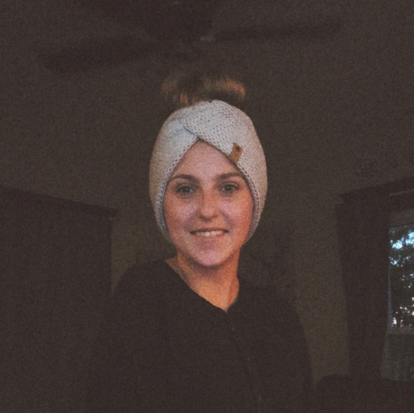 Meet your Posher, Tiffany - Picture 4 of 4